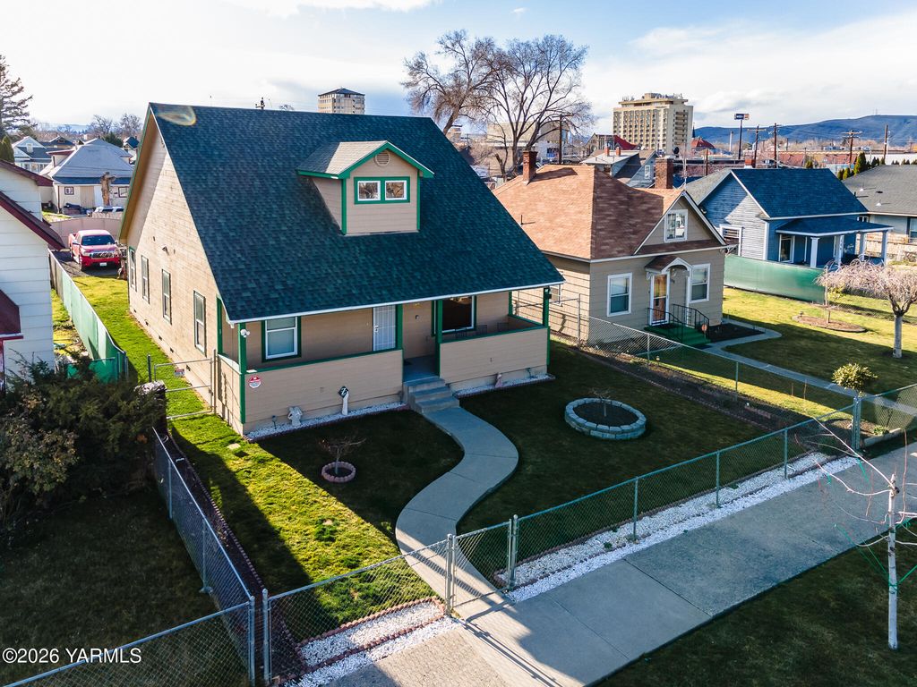 110 S 8th St, Yakima, WA 98901