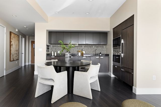 110 Stuart St 18H, Boston, MA 02116