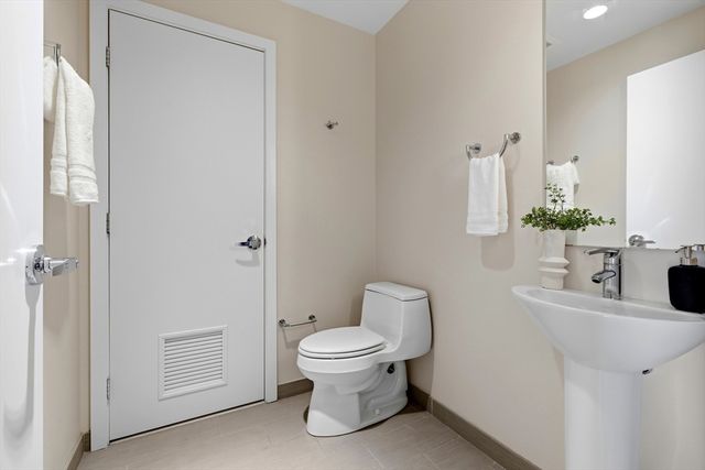 110 Stuart St 18H, Boston, MA 02116