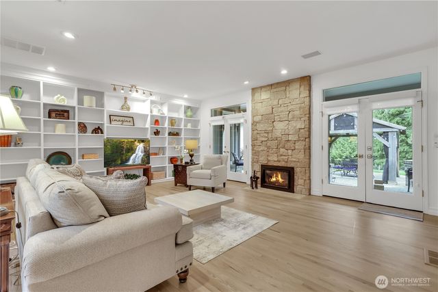 28726 SE 43rd Place, Fall City, WA 98024