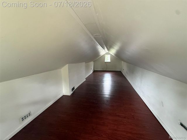 2134 E McLean Avenue, Burton, MI 48529