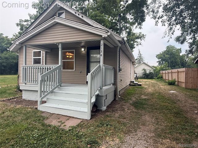 2134 E McLean Avenue, Burton, MI 48529