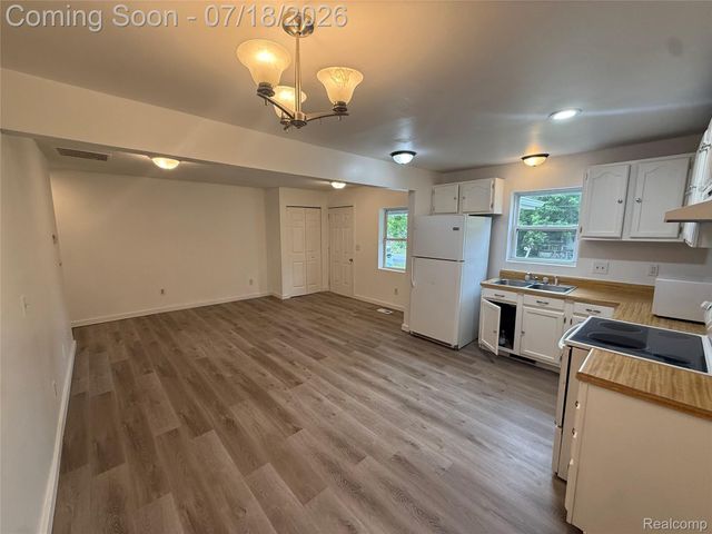 2134 E McLean Avenue, Burton, MI 48529