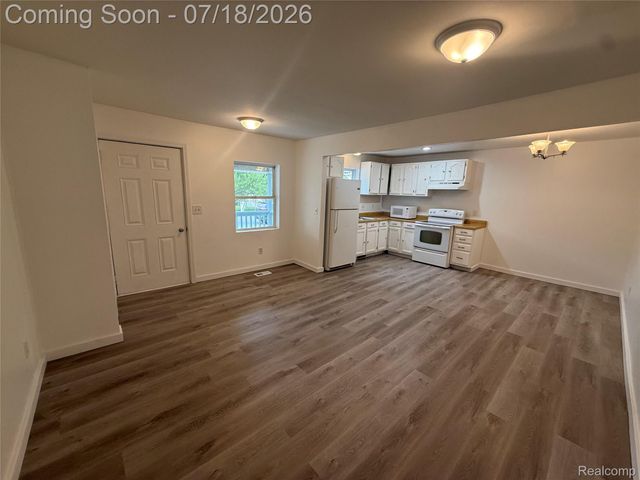 2134 E McLean Avenue, Burton, MI 48529