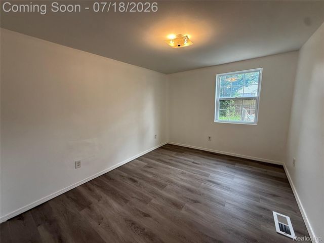2134 E McLean Avenue, Burton, MI 48529