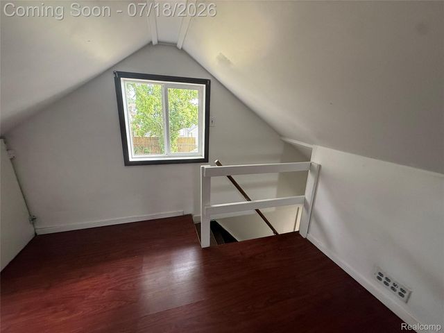 2134 E McLean Avenue, Burton, MI 48529