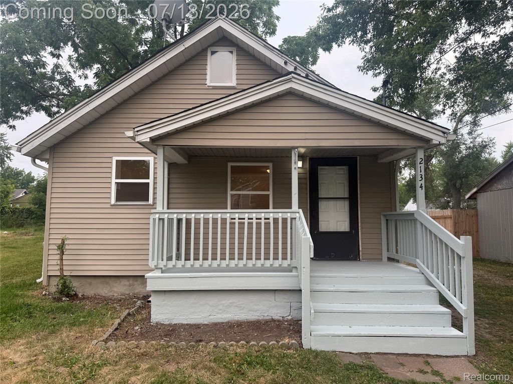 2134 E McLean Avenue, Burton, MI 48529