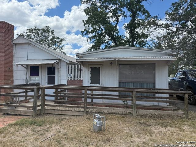 559 W Rheiner, Sabinal, TX 78881