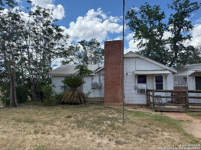 559 W Rheiner, Sabinal, TX 78881