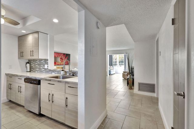 330 NE 26th Avenue 1080, Boynton Beach, FL 33435