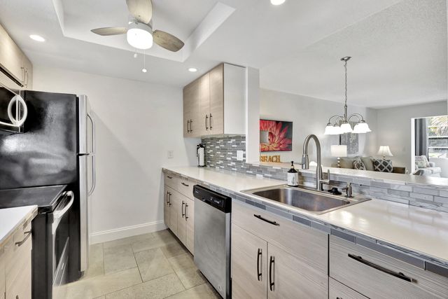 330 NE 26th Avenue 1080, Boynton Beach, FL 33435