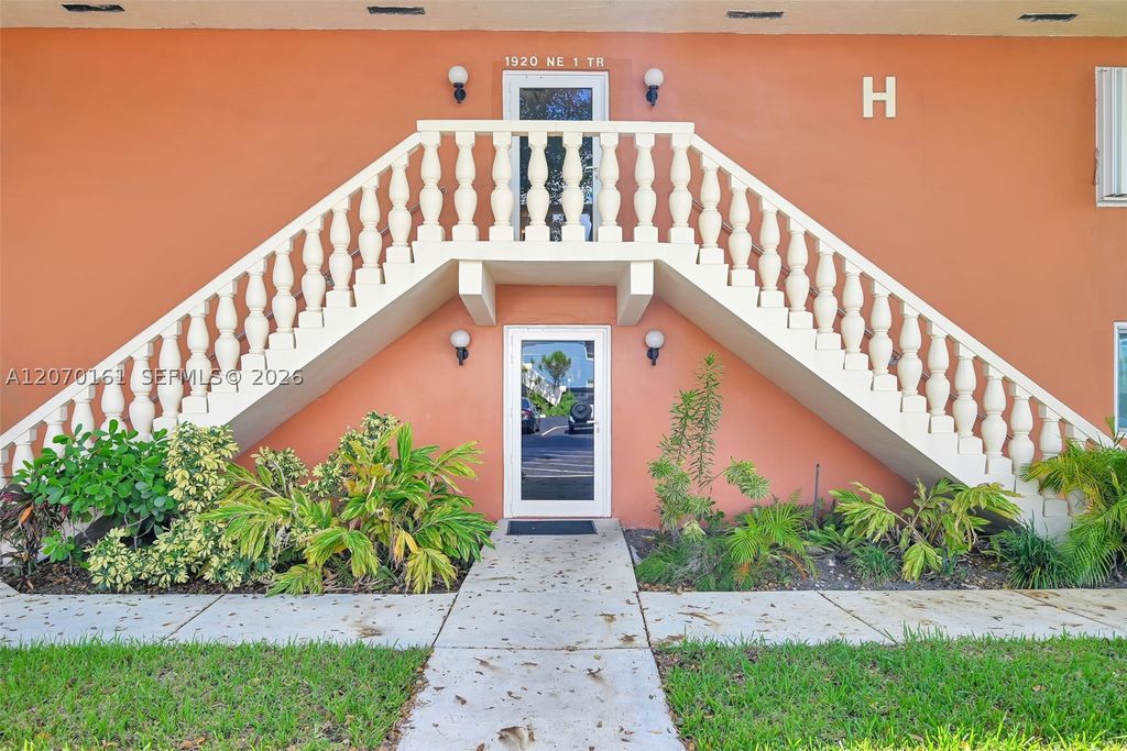 1920 NE 1st Ter 109H, Wilton Manors, FL 33305