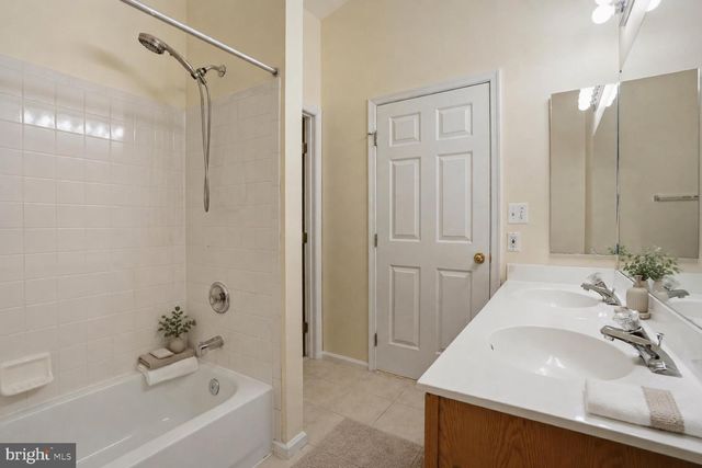 14290 GLADE SPRING DR, Centreville, VA 20121