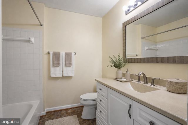 14290 GLADE SPRING DR, Centreville, VA 20121