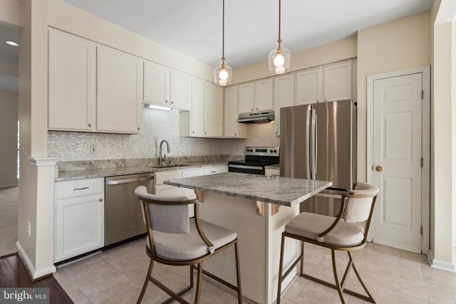 14290 GLADE SPRING DR, Centreville, VA 20121