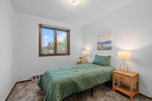 1956 3rd Street E, Saint Paul, MN 55119