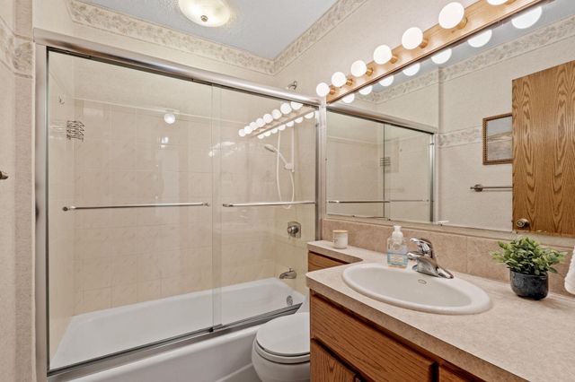 1956 3rd Street E, Saint Paul, MN 55119