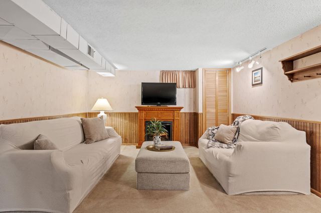 1956 3rd Street E, Saint Paul, MN 55119