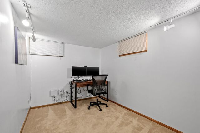 1956 3rd Street E, Saint Paul, MN 55119