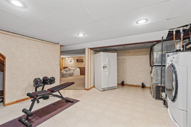 1956 3rd Street E, Saint Paul, MN 55119