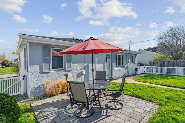 1956 3rd Street E, Saint Paul, MN 55119