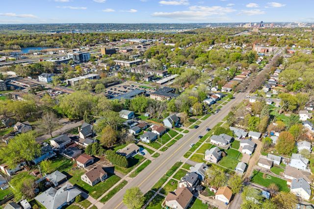 1956 3rd Street E, Saint Paul, MN 55119