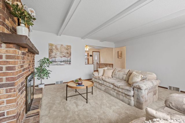 1956 3rd Street E, Saint Paul, MN 55119