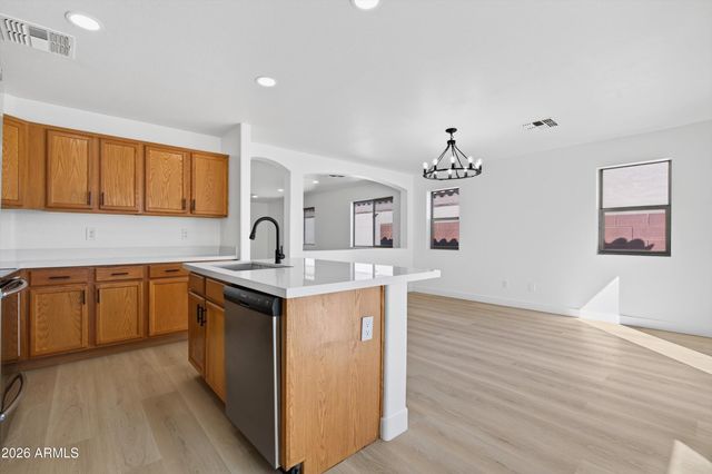 5903 S 31ST Drive, Phoenix, AZ 85041