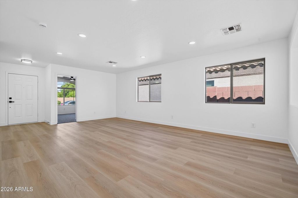 5903 S 31ST Drive, Phoenix, AZ 85041 — photo 5