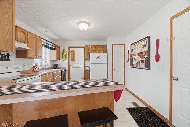 519 Heather Woods Drive, Elyria, OH 44035