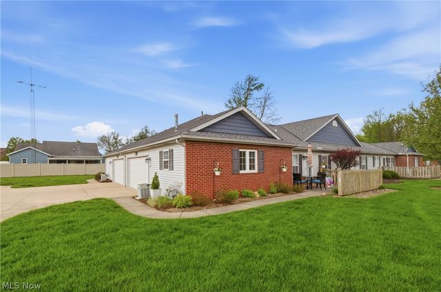 519 Heather Woods Drive, Elyria, OH 44035