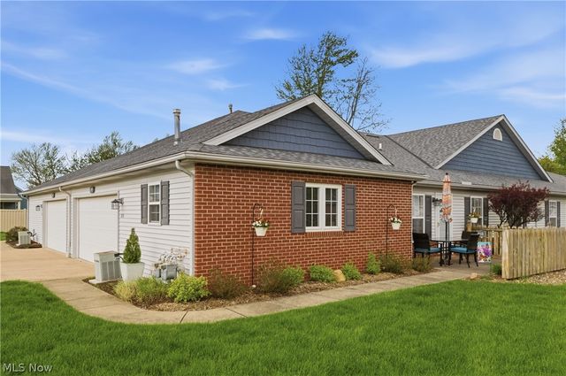 519 Heather Woods Drive, Elyria, OH 44035