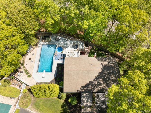 21 Laurita Gate, Port Jefferson, NY 11777
