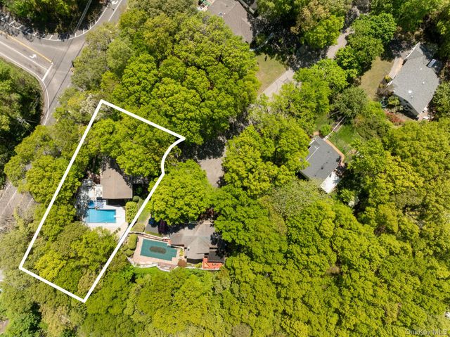 21 Laurita Gate, Port Jefferson, NY 11777