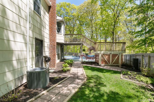21 Laurita Gate, Port Jefferson, NY 11777