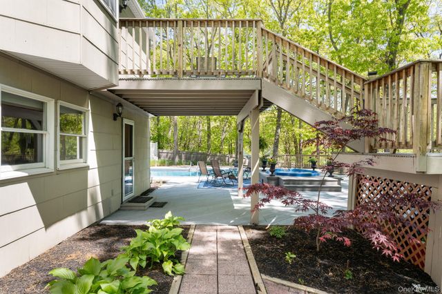 21 Laurita Gate, Port Jefferson, NY 11777