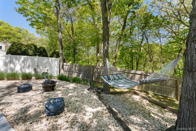 21 Laurita Gate, Port Jefferson, NY 11777