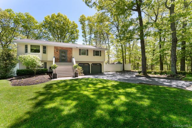 21 Laurita Gate, Port Jefferson, NY 11777