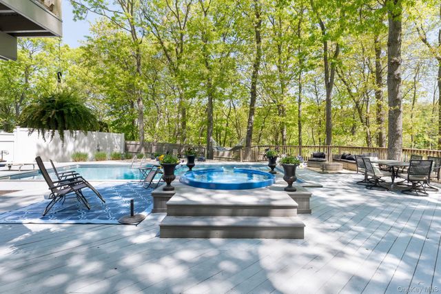 21 Laurita Gate, Port Jefferson, NY 11777