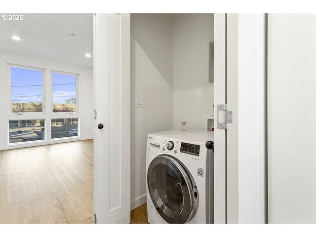 7360 N ATLANTIC Ave 4, Portland, OR 97217