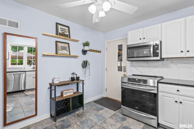 1417 S DOUGLAS Avenue, Springfield, IL 62704