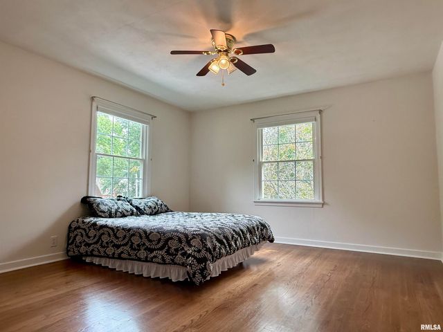 1417 S DOUGLAS Avenue, Springfield, IL 62704