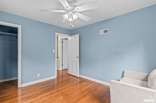 1417 S DOUGLAS Avenue, Springfield, IL 62704