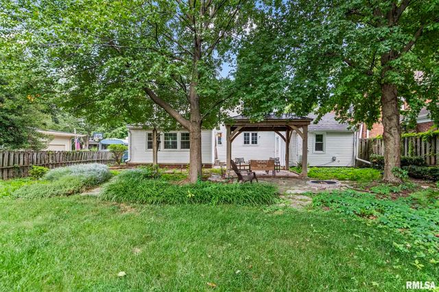 1417 S DOUGLAS Avenue, Springfield, IL 62704