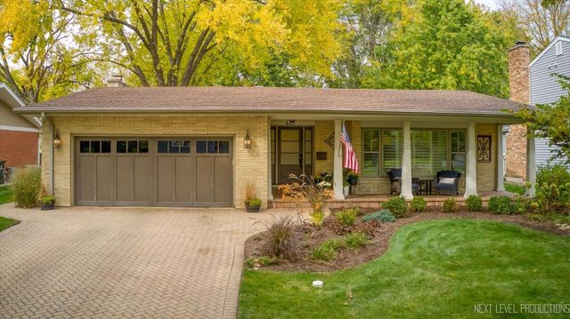 609 Bowling Green Court, Naperville, IL 60563