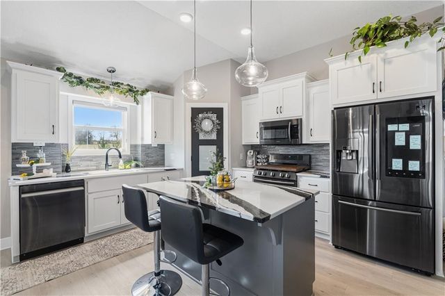 12213 N Virginia Avenue, Kansas City, MO 64165