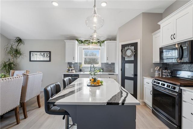 12213 N Virginia Avenue, Kansas City, MO 64165