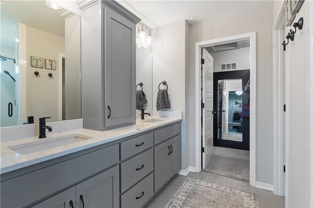 12213 N Virginia Avenue, Kansas City, MO 64165