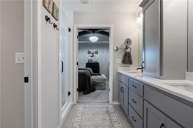 12213 N Virginia Avenue, Kansas City, MO 64165