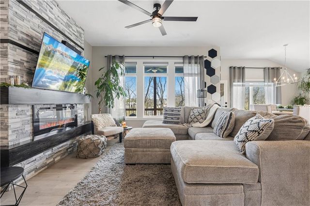 12213 N Virginia Avenue, Kansas City, MO 64165